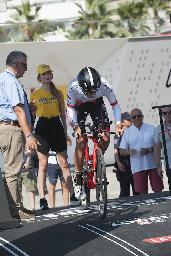 Málaga es protagonista en la Vuelta Ciclista España 2018. La etapa inicial y hasta otras tres tocan tierras malagueñas en una edición en la que hasta la canción oficial es de una malagueña. Aquí recogemos las mejores imágenes del paso por Málaga