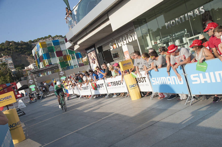 Málaga es protagonista en la Vuelta Ciclista España 2018. La etapa inicial y hasta otras tres tocan tierras malagueñas en una edición en la que hasta la canción oficial es de una malagueña. Aquí recogemos las mejores imágenes del paso por Málaga