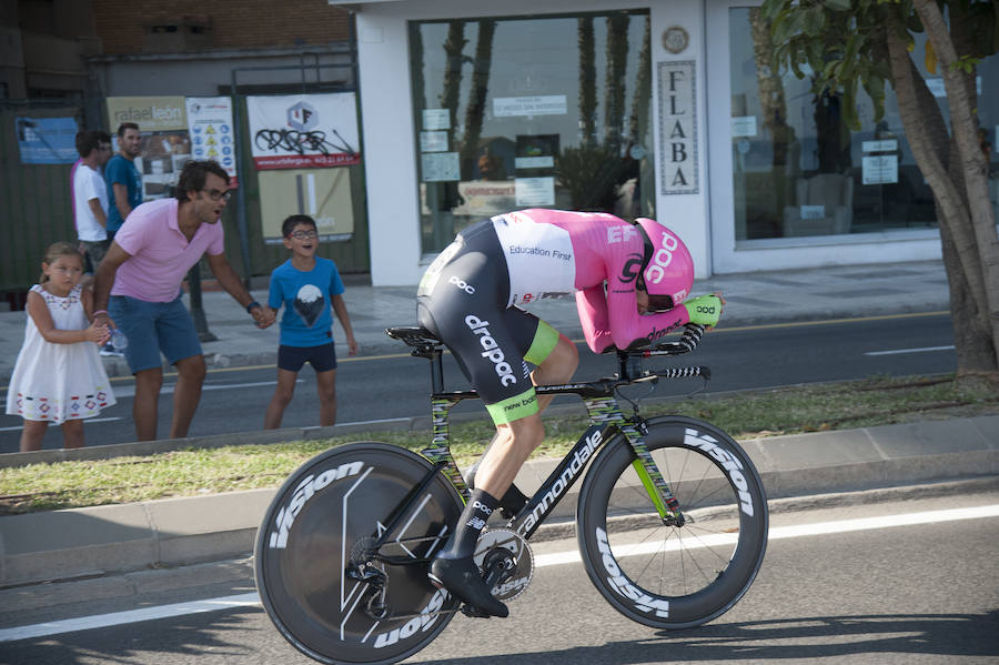 Málaga es protagonista en la Vuelta Ciclista España 2018. La etapa inicial y hasta otras tres tocan tierras malagueñas en una edición en la que hasta la canción oficial es de una malagueña. Aquí recogemos las mejores imágenes del paso por Málaga