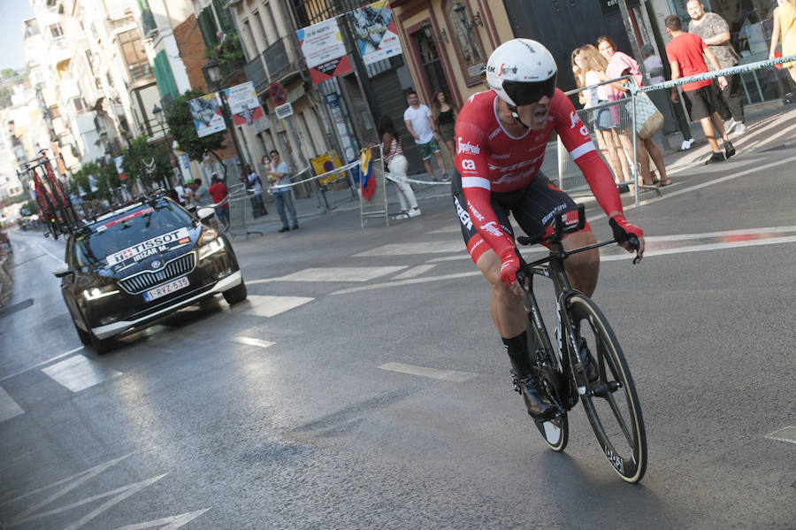 Málaga es protagonista en la Vuelta Ciclista España 2018. La etapa inicial y hasta otras tres tocan tierras malagueñas en una edición en la que hasta la canción oficial es de una malagueña. Aquí recogemos las mejores imágenes del paso por Málaga