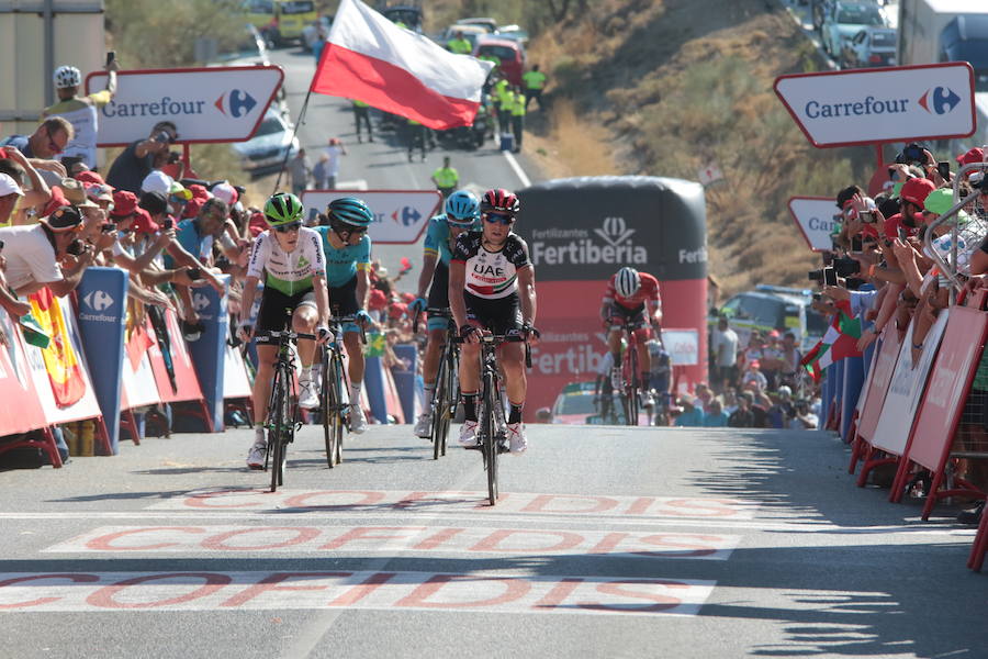 Málaga es protagonista en la Vuelta Ciclista España 2018. La etapa inicial y hasta otras tres tocan tierras malagueñas en una edición en la que hasta la canción oficial es de una malagueña. Aquí recogemos las mejores imágenes del paso por Málaga