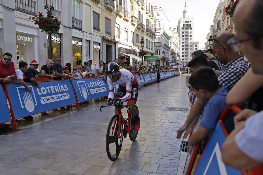 Málaga es protagonista en la Vuelta Ciclista España 2018. La etapa inicial y hasta otras tres tocan tierras malagueñas en una edición en la que hasta la canción oficial es de una malagueña. Aquí recogemos las mejores imágenes del paso por Málaga