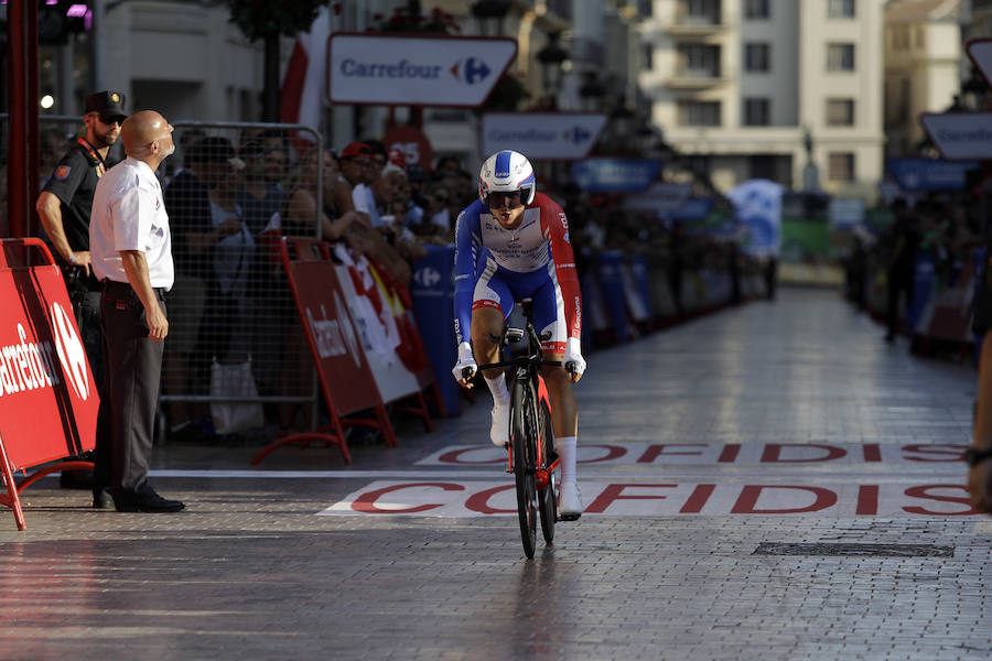 Málaga es protagonista en la Vuelta Ciclista España 2018. La etapa inicial y hasta otras tres tocan tierras malagueñas en una edición en la que hasta la canción oficial es de una malagueña. Aquí recogemos las mejores imágenes del paso por Málaga