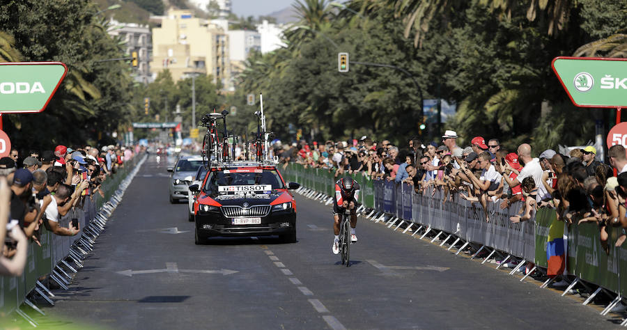 Málaga es protagonista en la Vuelta Ciclista España 2018. La etapa inicial y hasta otras tres tocan tierras malagueñas en una edición en la que hasta la canción oficial es de una malagueña. Aquí recogemos las mejores imágenes del paso por Málaga