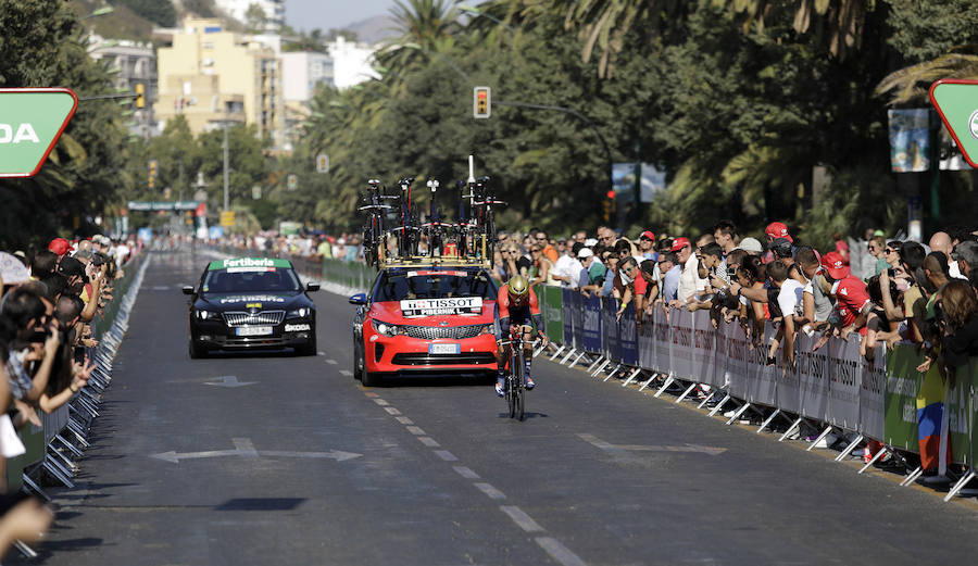 Málaga es protagonista en la Vuelta Ciclista España 2018. La etapa inicial y hasta otras tres tocan tierras malagueñas en una edición en la que hasta la canción oficial es de una malagueña. Aquí recogemos las mejores imágenes del paso por Málaga