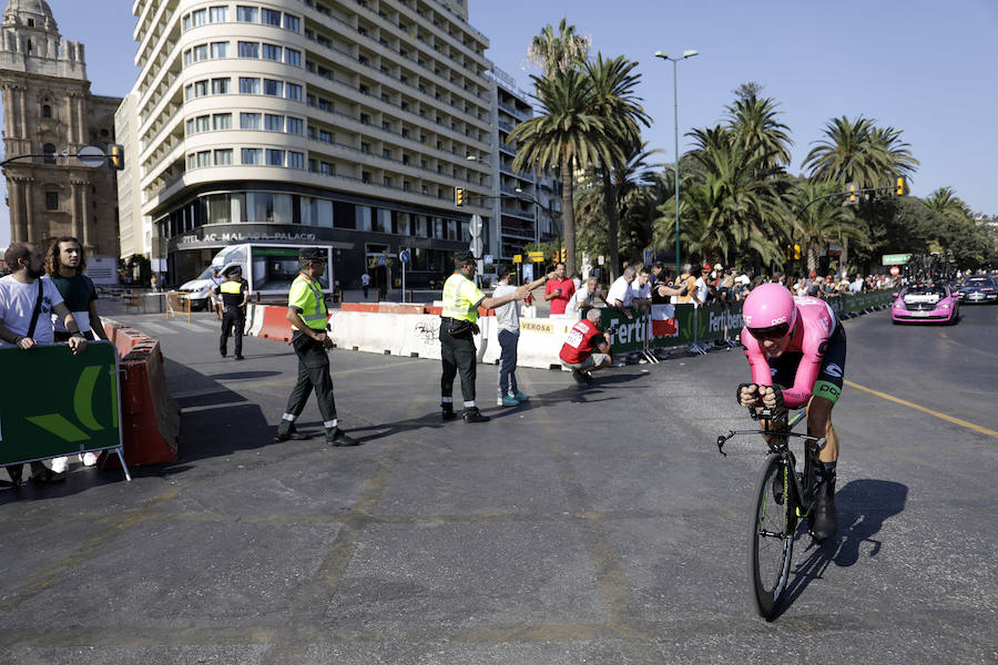 Málaga es protagonista en la Vuelta Ciclista España 2018. La etapa inicial y hasta otras tres tocan tierras malagueñas en una edición en la que hasta la canción oficial es de una malagueña. Aquí recogemos las mejores imágenes del paso por Málaga