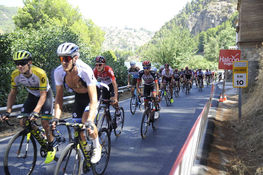 Málaga es protagonista en la Vuelta Ciclista España 2018. La etapa inicial y hasta otras tres tocan tierras malagueñas en una edición en la que hasta la canción oficial es de una malagueña. Aquí recogemos las mejores imágenes del paso por Málaga