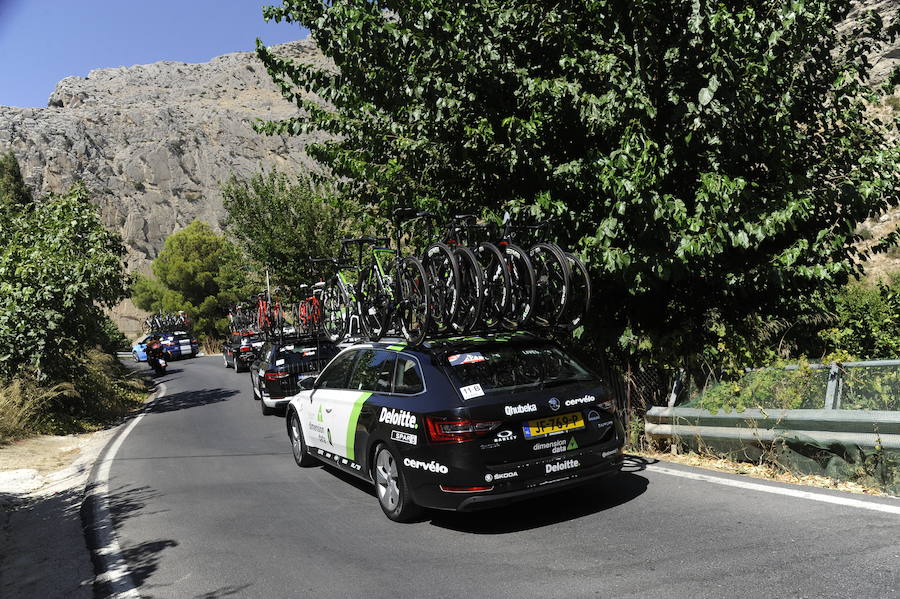 Málaga es protagonista en la Vuelta Ciclista España 2018. La etapa inicial y hasta otras tres tocan tierras malagueñas en una edición en la que hasta la canción oficial es de una malagueña. Aquí recogemos las mejores imágenes del paso por Málaga