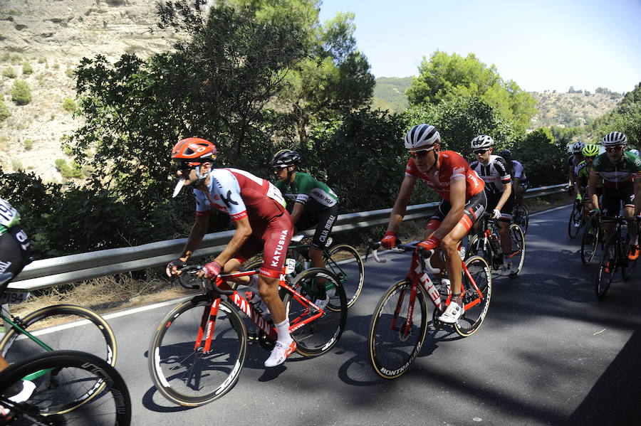 Málaga es protagonista en la Vuelta Ciclista España 2018. La etapa inicial y hasta otras tres tocan tierras malagueñas en una edición en la que hasta la canción oficial es de una malagueña. Aquí recogemos las mejores imágenes del paso por Málaga