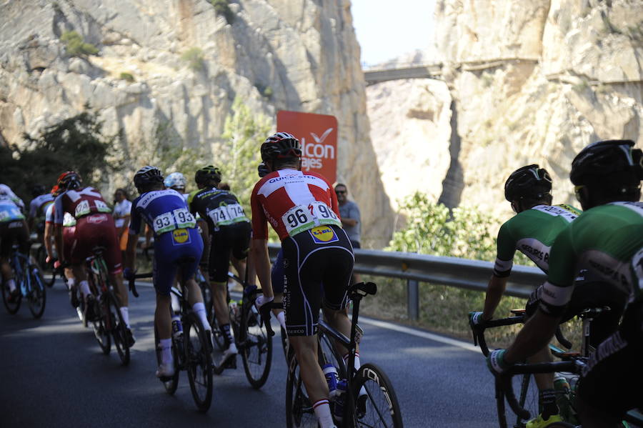 Málaga es protagonista en la Vuelta Ciclista España 2018. La etapa inicial y hasta otras tres tocan tierras malagueñas en una edición en la que hasta la canción oficial es de una malagueña. Aquí recogemos las mejores imágenes del paso por Málaga