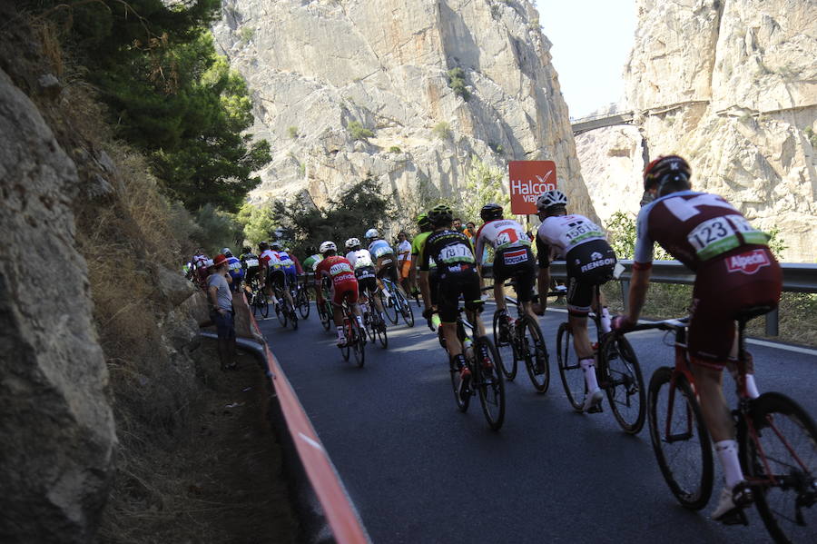 Málaga es protagonista en la Vuelta Ciclista España 2018. La etapa inicial y hasta otras tres tocan tierras malagueñas en una edición en la que hasta la canción oficial es de una malagueña. Aquí recogemos las mejores imágenes del paso por Málaga