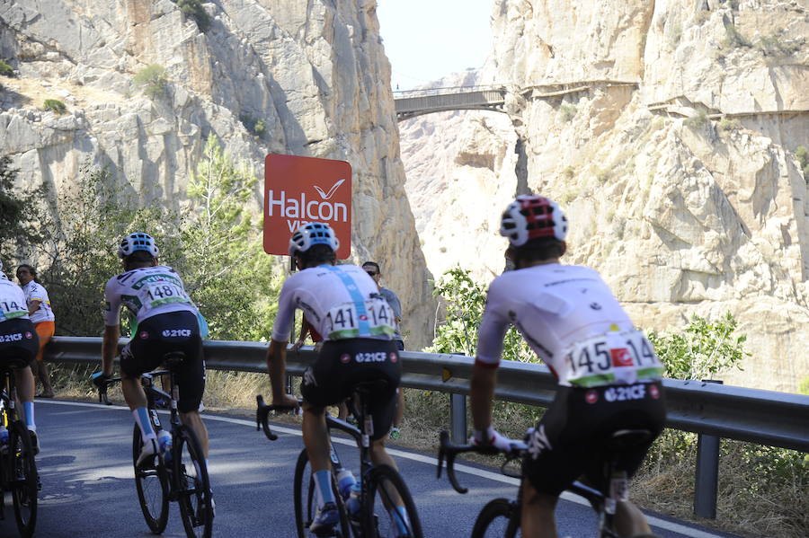 Málaga es protagonista en la Vuelta Ciclista España 2018. La etapa inicial y hasta otras tres tocan tierras malagueñas en una edición en la que hasta la canción oficial es de una malagueña. Aquí recogemos las mejores imágenes del paso por Málaga