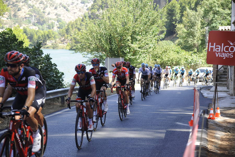 Málaga es protagonista en la Vuelta Ciclista España 2018. La etapa inicial y hasta otras tres tocan tierras malagueñas en una edición en la que hasta la canción oficial es de una malagueña. Aquí recogemos las mejores imágenes del paso por Málaga