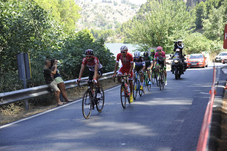 Málaga es protagonista en la Vuelta Ciclista España 2018. La etapa inicial y hasta otras tres tocan tierras malagueñas en una edición en la que hasta la canción oficial es de una malagueña. Aquí recogemos las mejores imágenes del paso por Málaga