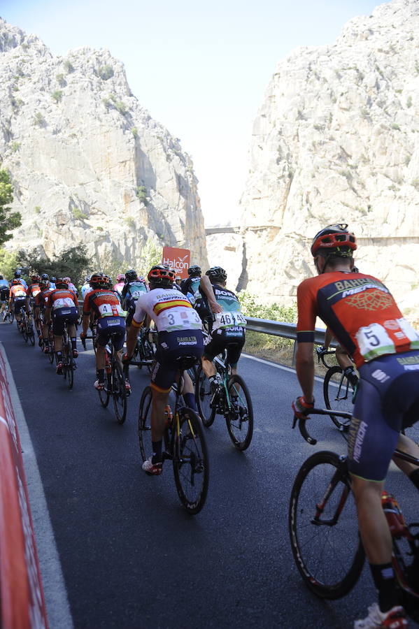 Málaga es protagonista en la Vuelta Ciclista España 2018. La etapa inicial y hasta otras tres tocan tierras malagueñas en una edición en la que hasta la canción oficial es de una malagueña. Aquí recogemos las mejores imágenes del paso por Málaga