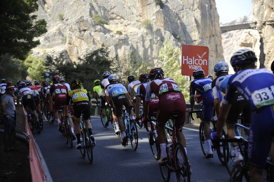 Málaga es protagonista en la Vuelta Ciclista España 2018. La etapa inicial y hasta otras tres tocan tierras malagueñas en una edición en la que hasta la canción oficial es de una malagueña. Aquí recogemos las mejores imágenes del paso por Málaga