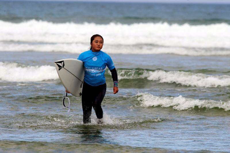 Se trata de imágenes de la competición absoluta del 'Pull&Bear Pantín Classic Galicia Pro', que se celebra en la playa de Pantín, en Valdoviño (A Coruña)