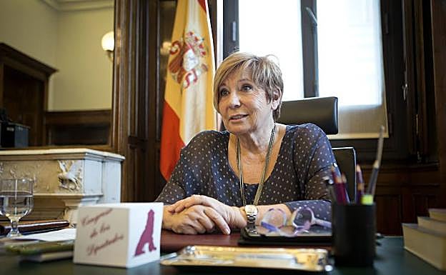 Celia Villalobos, en una imagen de archivo en su despacho. 