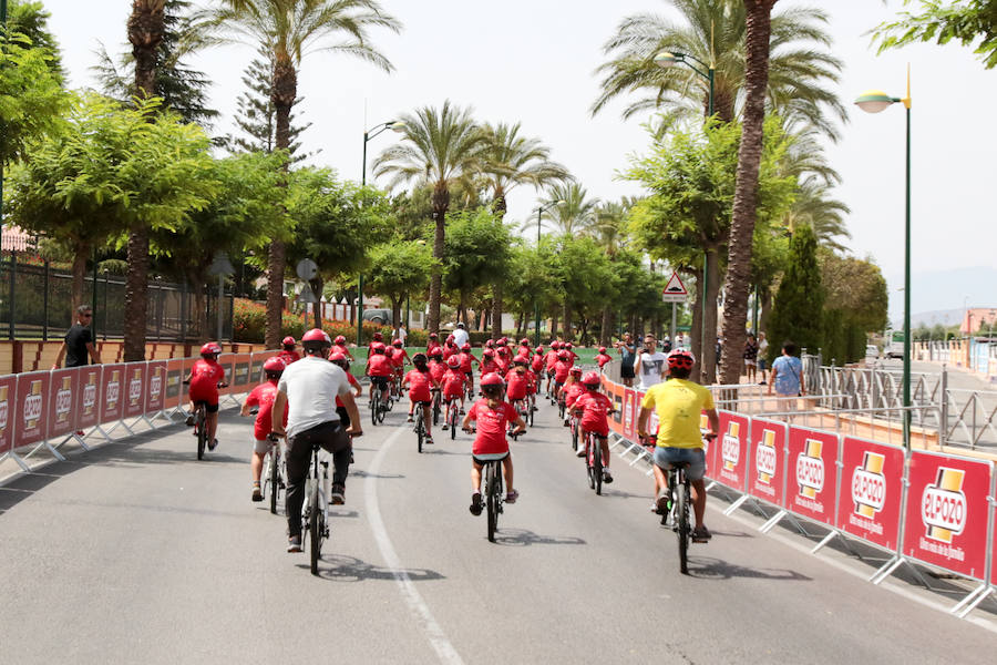 Málaga es protagonista en la Vuelta Ciclista España 2018. La etapa inicial y hasta otras tres tocan tierras malagueñas en una edición en la que hasta la canción oficial es de una malagueña. Aquí recogemos las mejores imágenes del paso por Málaga