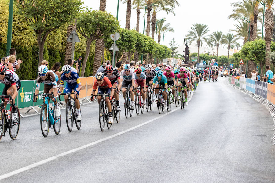 Málaga es protagonista en la Vuelta Ciclista España 2018. La etapa inicial y hasta otras tres tocan tierras malagueñas en una edición en la que hasta la canción oficial es de una malagueña. Aquí recogemos las mejores imágenes del paso por Málaga