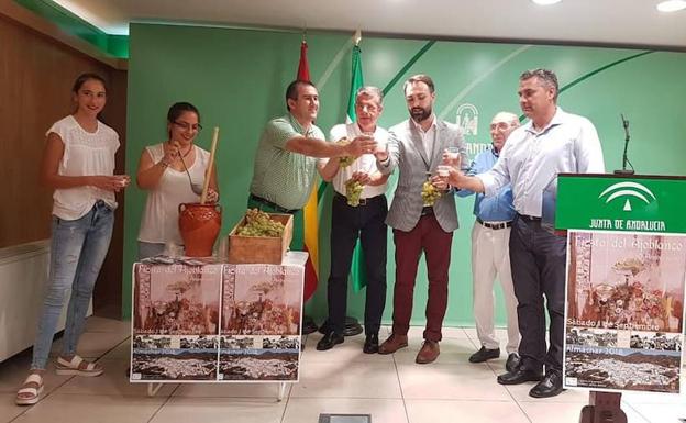 Almáchar repartirá 3.000 litros de ajoblanco en las bodas de oro de su fiesta popular