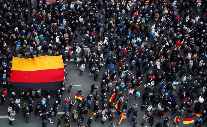 El gran despliegue policial en Chemnitz impidió que los sectores más violentos se enfrentaran más entre sí