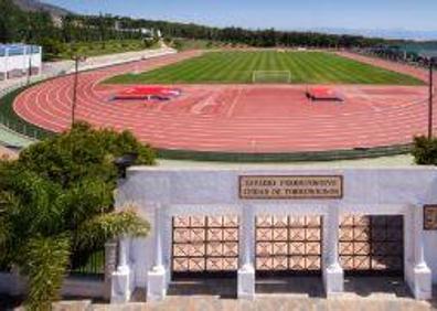 Imagen secundaria 1 - Carranque: La céntrica ciudad deportiva, pese a tener un tartán renovado hace dos años, pasa a un segundo plano.Estadio Torremolinos: Será la cuarta sede y, además, se procederá a realizar las carreras de cross en sus alrededores. Pista universitaria: La pista de la UMA, en Teatinos, renovó su tartán en el primer trimestre del año cara al Mundial. 