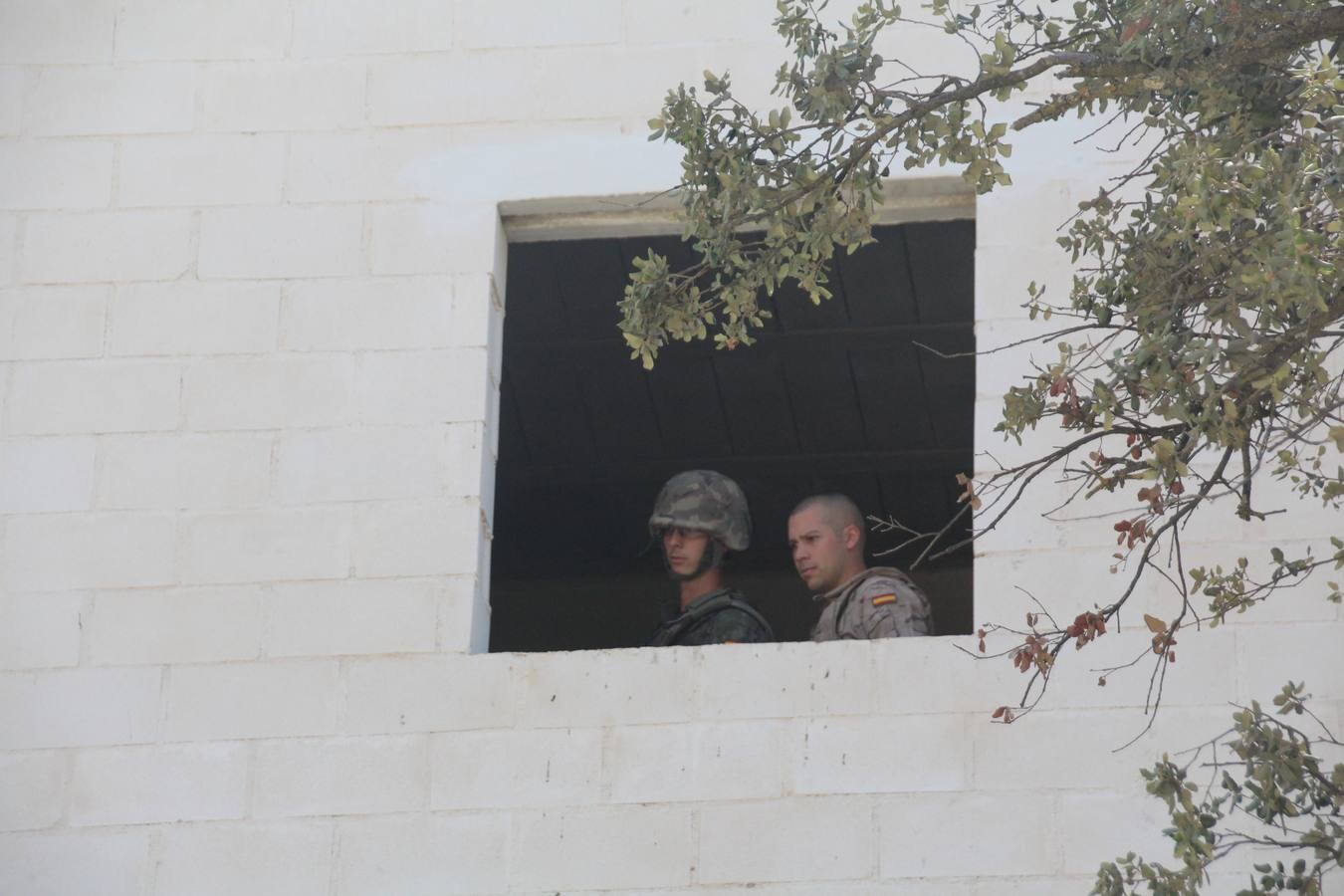 La ministra de Defensa, la socialista Margarita Robles, ha visitado al IV Tercio Alejandro Farnesio de La Legión en el Acuartelamiento de Montejaque, para conocer de primera mano el trabajo diario de este cuerpo militar. 