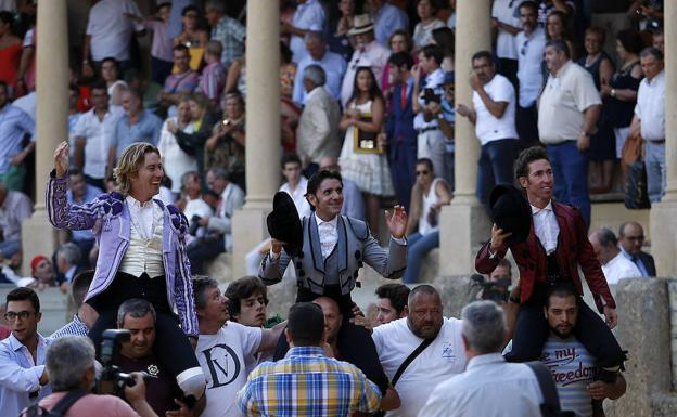 Diego Ventura corta un rabo a un toro de bandera en el cierre de la Feria de Ronda