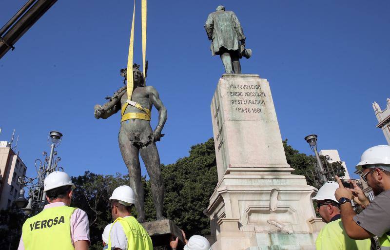 Comienzan los trabajos de restauración del conjunto escultórico, que también será trasladado a la sede de Chapitel en un par de semanas