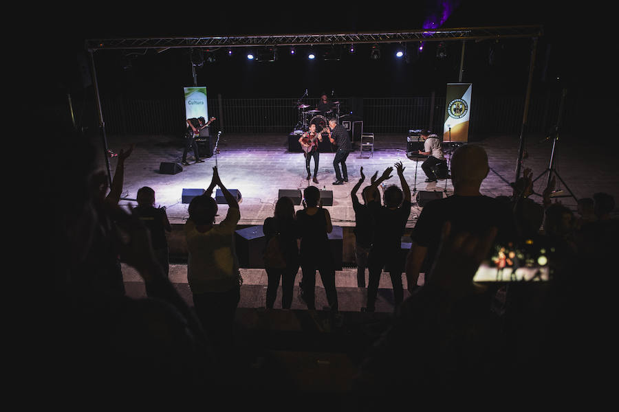 Ambiente y actuaciones en el Auditorio Blas Infante en el balcón del Tajo de Ronda