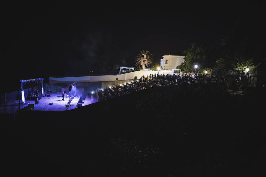Ambiente y actuaciones en el Auditorio Blas Infante en el balcón del Tajo de Ronda