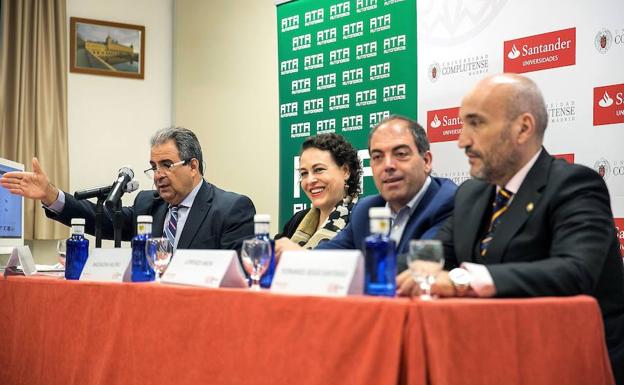 La ministra de Trabajo, Magdalena Valerio, durante la inauguración de un curso de verano sobre los autónomos.