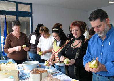 Imagen secundaria 1 - Dadas las frutas y verduras, pueden elaborarse batidos muy nutritivos. 