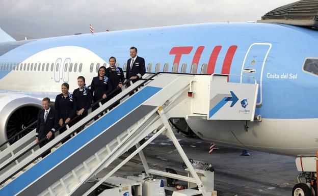 El operador TUI bautiza un nuevo Boeing737 con el nombre Costa del Sol