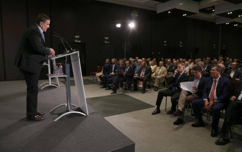 El desayuno-coloquio en colaboración con la Fundación Cajasol se celebró en el Hotel Barceló