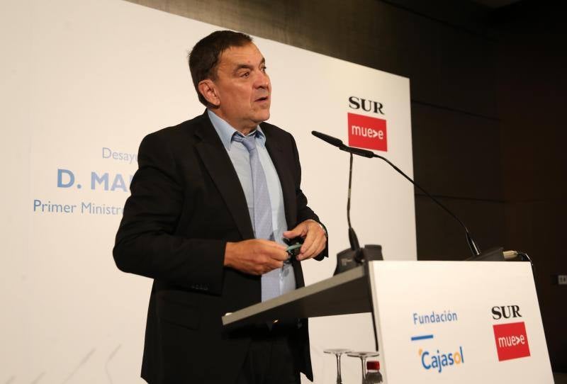 El desayuno-coloquio en colaboración con la Fundación Cajasol se celebró en el Hotel Barceló