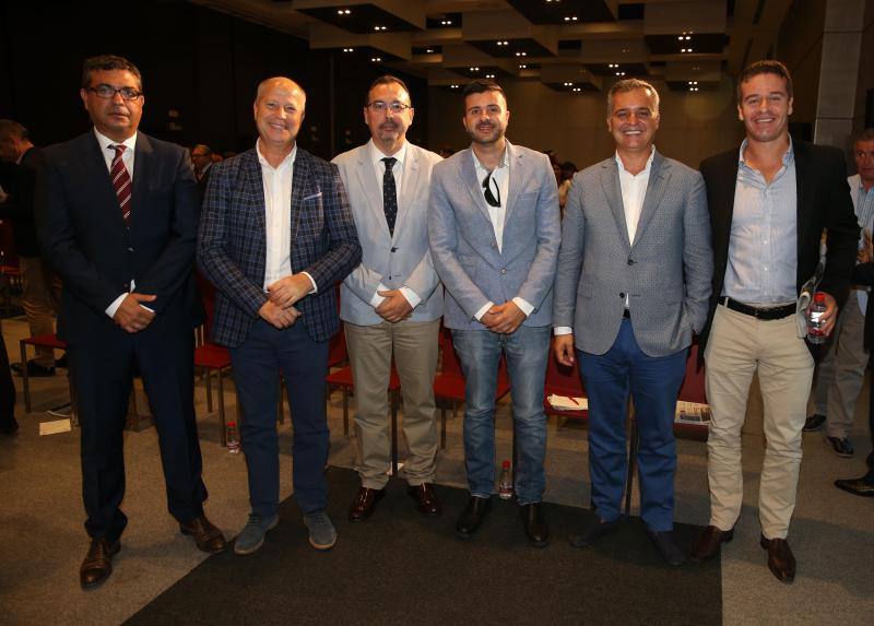 El desayuno-coloquio en colaboración con la Fundación Cajasol se celebró en el Hotel Barceló