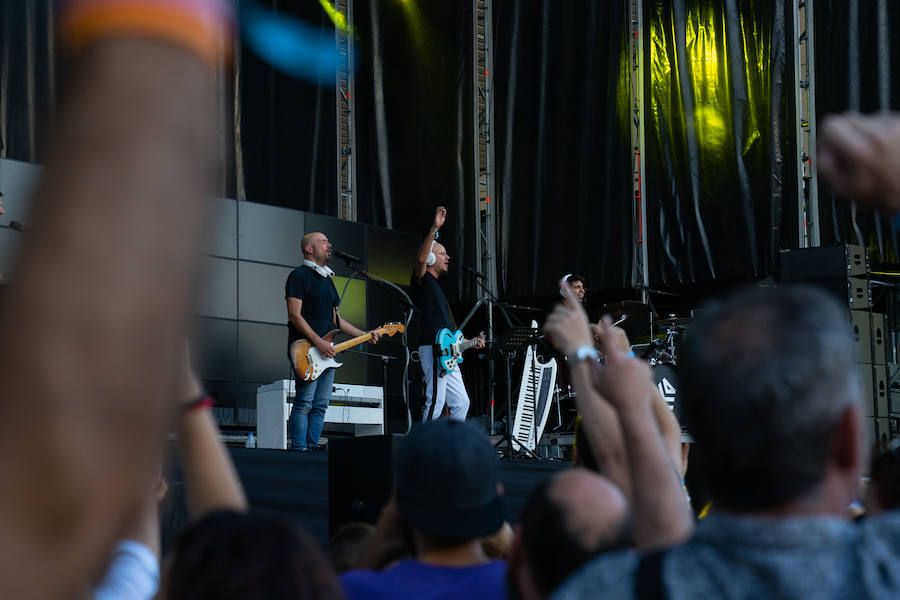 Los Planetas, Iván Ferreiro, Sidonie, La Casa Azul y Coque Malla actuaron en el Auditorio