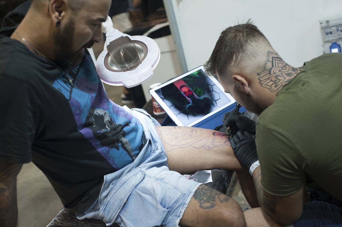 Todo por y para los tatuajes. Málaga celebra la quinta edición de este evento dedicado a este mundo, que acoge novedades y tendencias del sector y un gran número de oportunidedes de llevarse una nueva obra de profesional tatuador. 