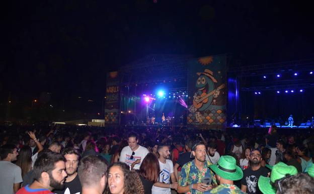 Imagen principal - Cerca de 10.000 personas disfrutan del tercer festival Chanquete en Nerja