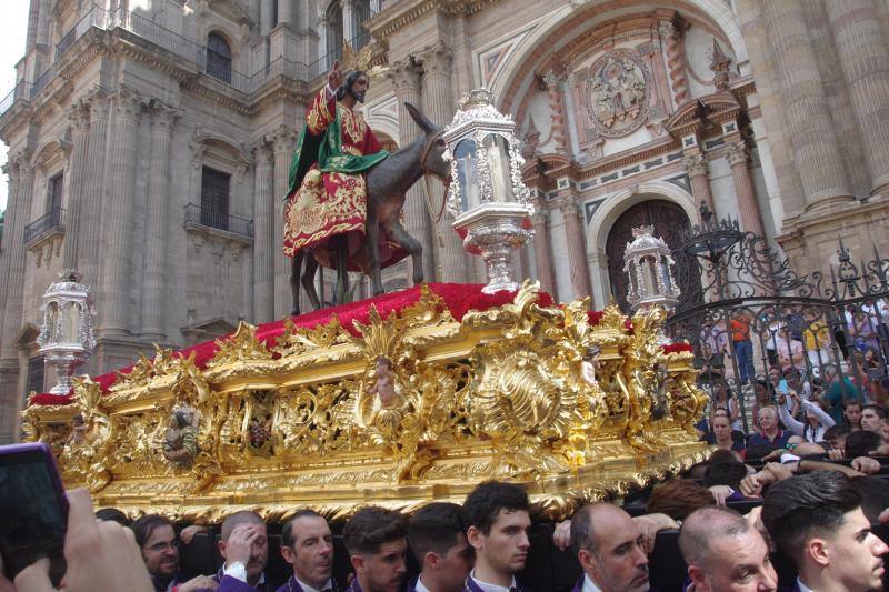 El aplazamiento de la salida a la mañana del domingo por el riesgo de lluvia el sábado no ha restado público a la cita