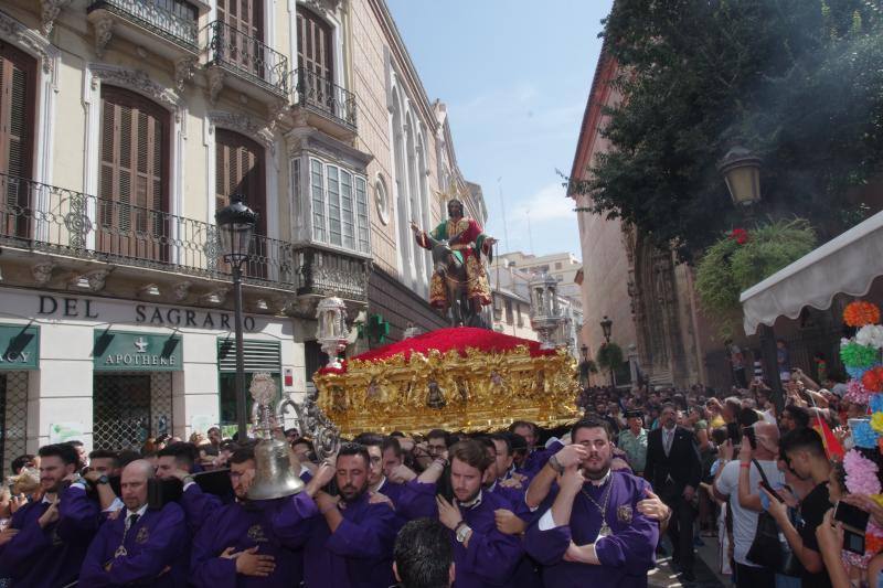 El aplazamiento de la salida a la mañana del domingo por el riesgo de lluvia el sábado no ha restado público a la cita