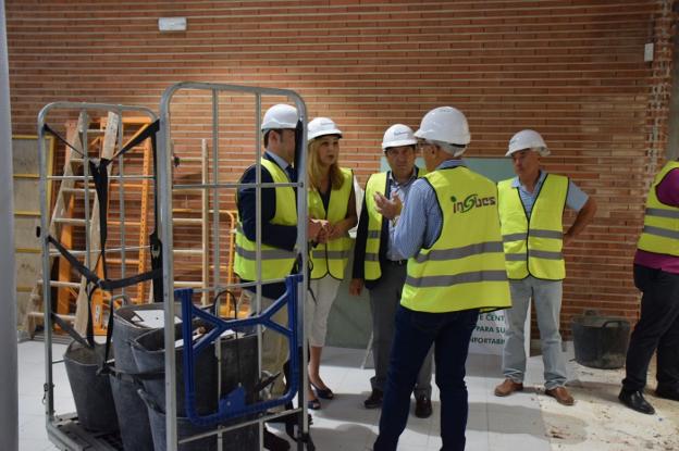 J. L. Ruiz Espejo, Ana I. González y José L. Gutierréz visitaron las obras del centro de Carranque.