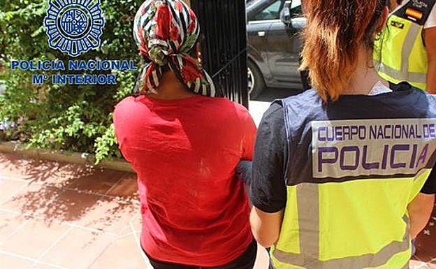 Liberan a diez mujeres prostituidas en Málaga en condiciones infrahumanas y detienen a 15 personas de una red de trata