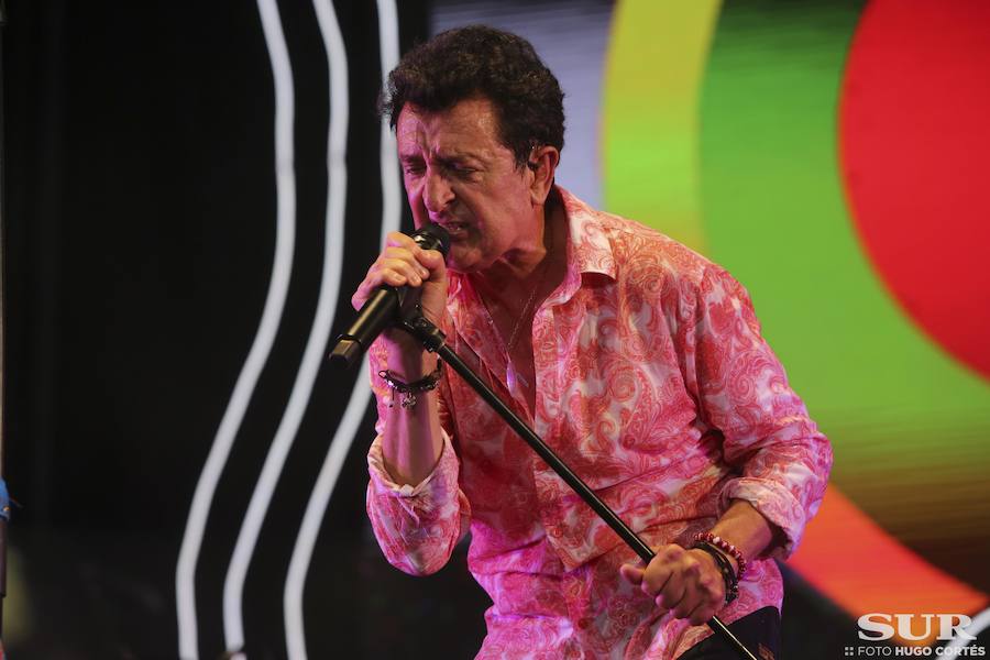 El cantante entusiasmó en el Auditorio bajando del escenario para cantar sus fans