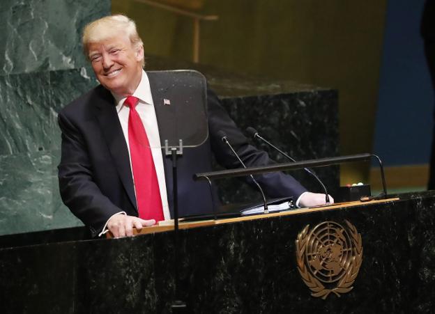 Trump se dirige desafiante a los asistentes a la Asamblea General de Naciones Unidas. :: JASON SZENES / efe