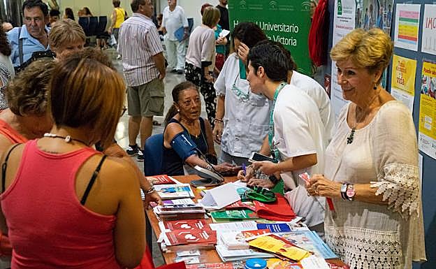 Mesa informativa sobre prevención de riesgo cardiovascular. 