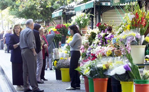 Los floristas se trasladarán cuando se evite el paso de vehículos por la calle.