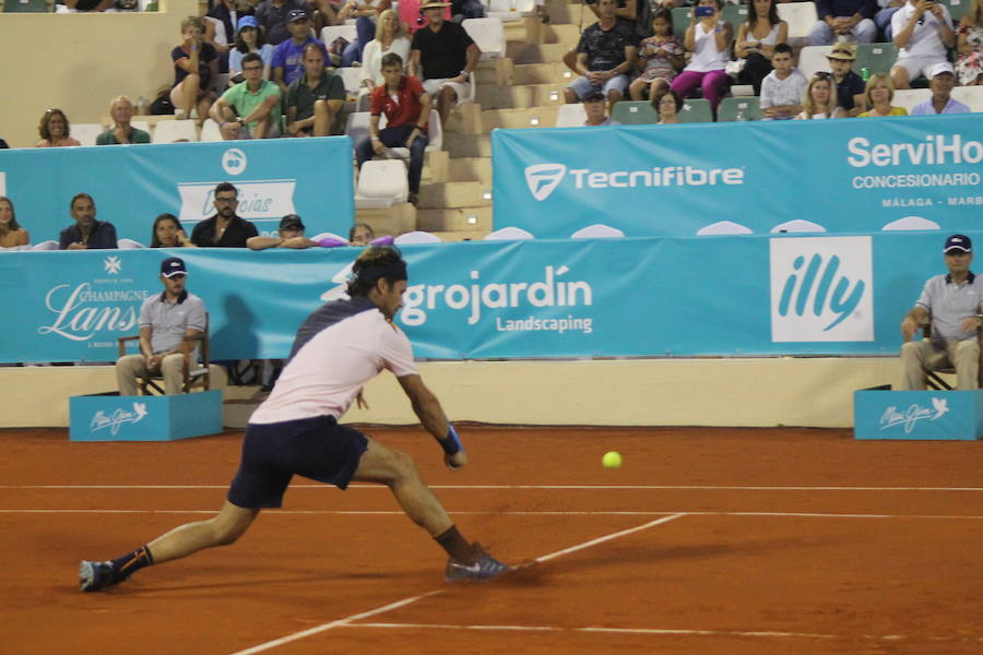 Competición y exhibición se dan la mano en la tercera edición de la Senior Master Cup que acoge el club de Tenis Puente Romano. 